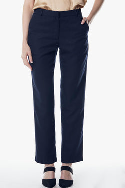 Tailoring Slim Pants in Navy Blue by Le Réussi®